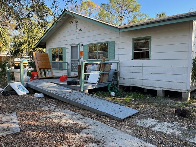 1226 Hawthorne Ave, House other with 3 bedrooms, 1 bathrooms and null parking in Cedar Key FL | Image 5
