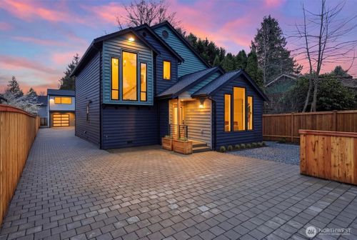 12562 17th Ave Ne, Seattle, WA, 98125-4102 | Card Image