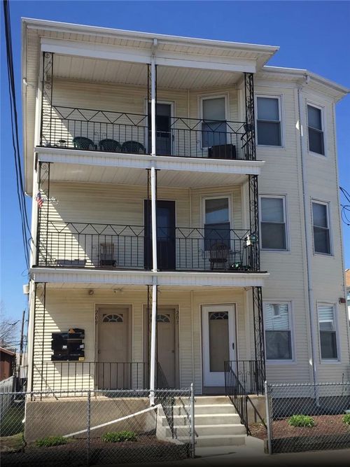 207 Cross St, Central Falls, RI, 02863-2647 | Card Image