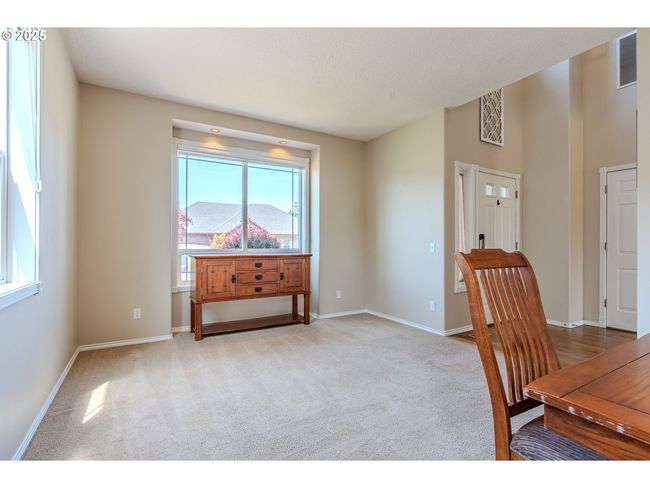 308 Sw 38 Th Loop, House other with 4 bedrooms, 3 bathrooms and 3 parking in Gresham OR | Image 6