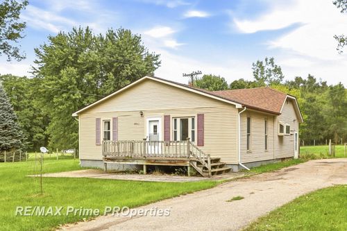 10083 Lewis Rd, Millington, MI, 48746-9530 | Card Image