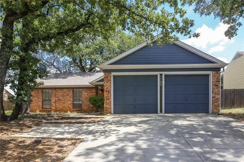 1702 Acorn Dr, Euless, TX, 76039-2459 | Card Image