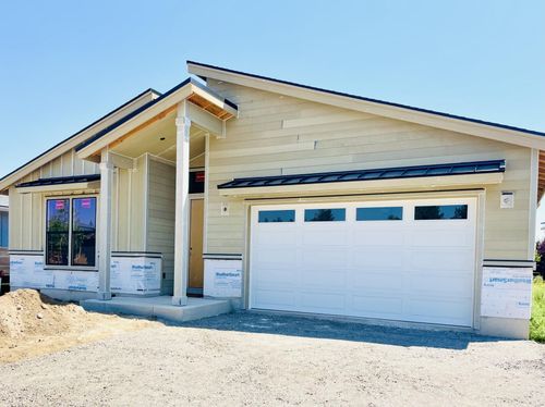 411 E Diamond Peak Ave, Sisters, OR, 97759-2721 | Card Image