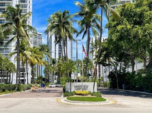 ph33-20505 E Country Club Dr, Miami, FL, 33180-3441 | Card Image