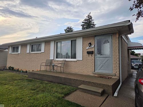 27697 Larry St, Roseville, MI, 48066-2723 | Card Image