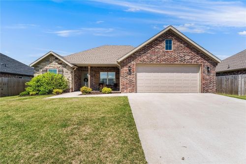 929 Madden St, Tontitown, AR, 72762-2211 | Card Image