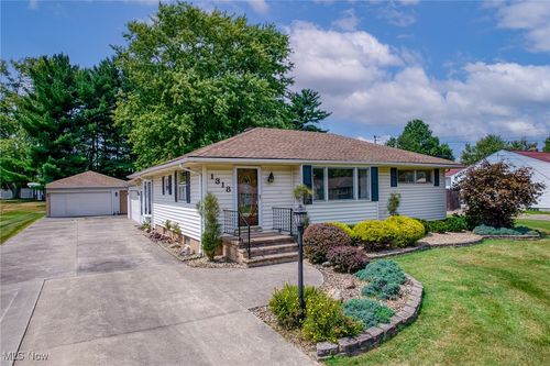 1318 Gary Blvd, Brunswick, OH, 44212-2914 | Card Image