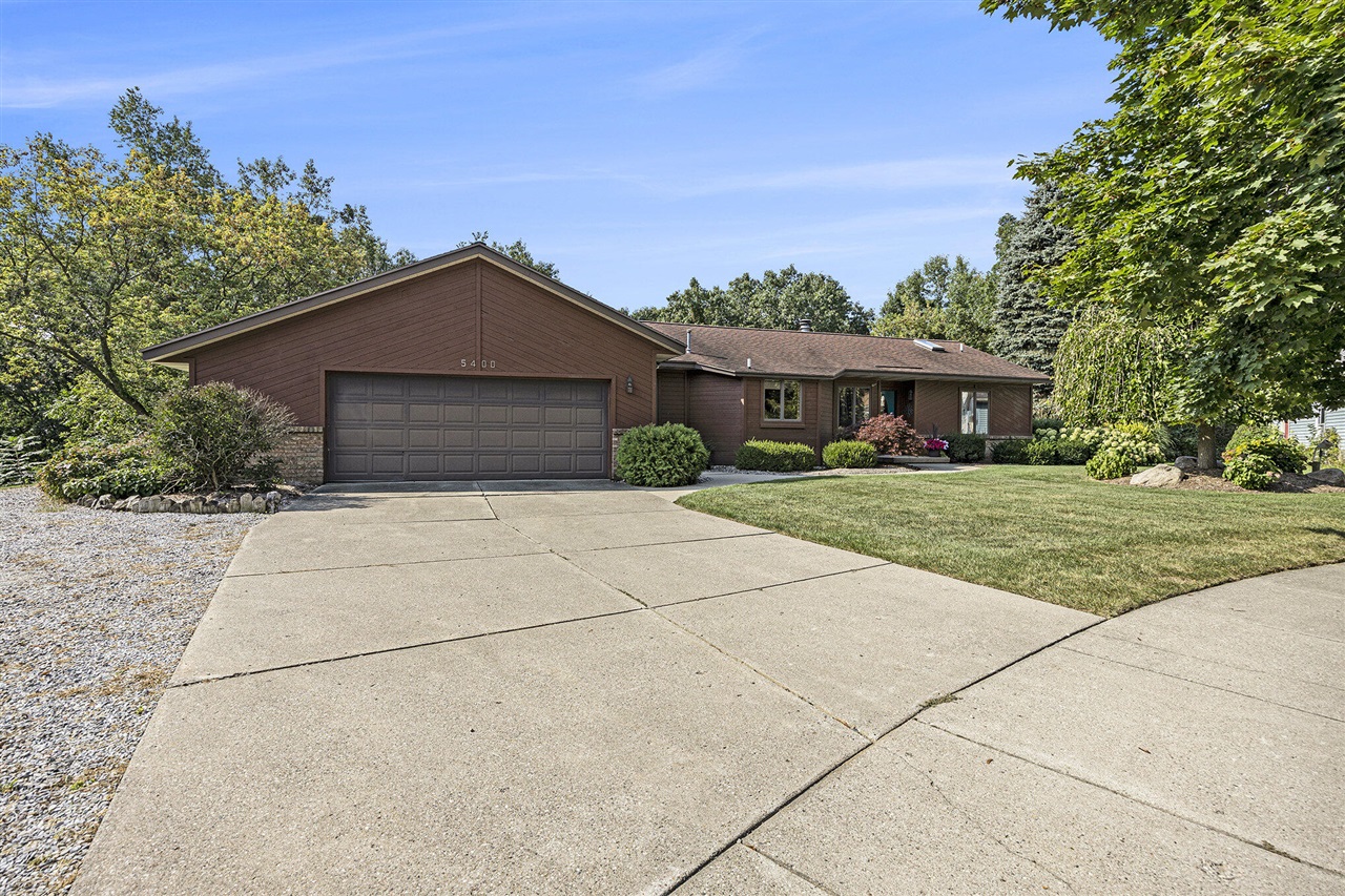Riverlook Dr, Comstock Park, MI 49321