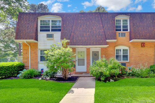 h-37-25 Glen Hollow Dr, Holtsville, NY, 11742-2462 | Card Image