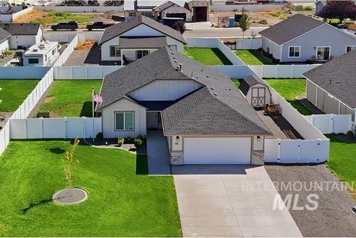 918 Sierra St, Vale, OR, 97918-1705 | Card Image