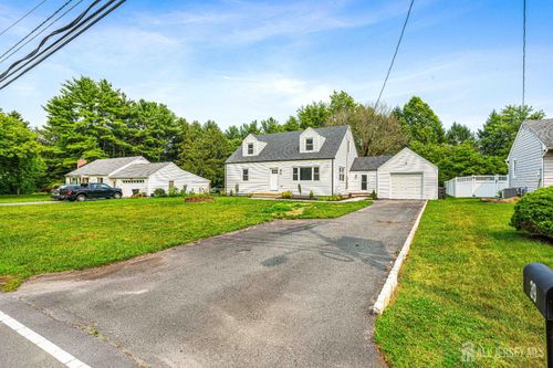 39 Griggs Dr, Dayton, NJ, 08810-1401 | Card Image