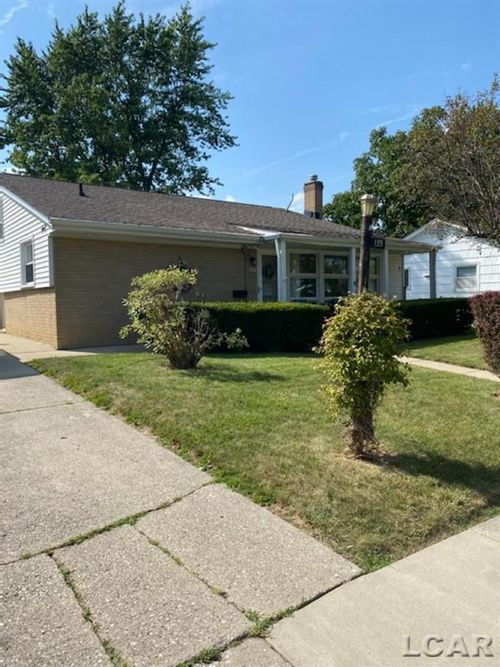 135 Canterbury St, Adrian, MI, 49221-1822 | Card Image