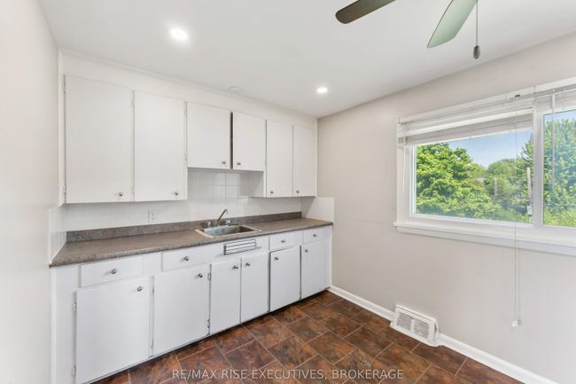 999 Portsmouth Ave, Home with 6 bedrooms, 3 bathrooms and 4 parking in Kingston ON | Image 33