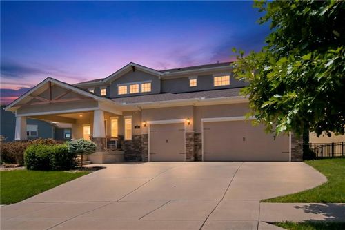 8612 N Farley Ave, Kansas City, MO, 64157-8671 | Card Image
