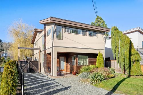 842 Canterbury Rd, Saanich, BC, V8X3E6 | Card Image