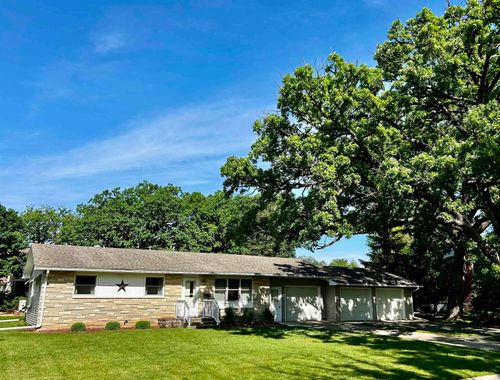 101 Western St, Decorah, IA, 52101-1527 | Card Image