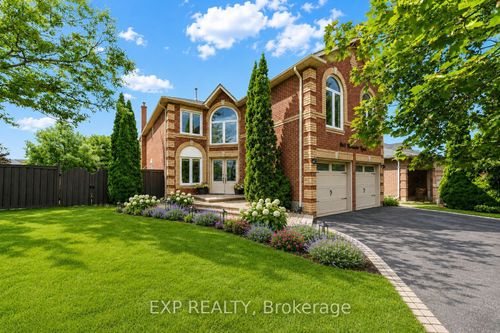 860 Hollander Rd, Newmarket, ON, L3Y8G9 | Card Image