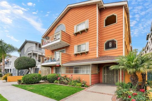 1061 Dawson Ave, Long Beach, CA, 90814-1020 | Card Image