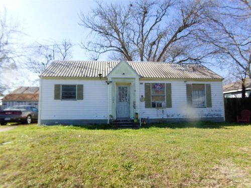 308 N East St, Weimar, TX, 78962-1804 | Card Image