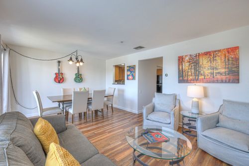 910 1st Ave N, Nashville, TN, 37201-1048 | Card Image