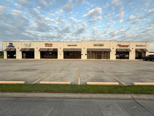 142 Laura Dr, Thibodaux, LA, 70301-2988 | Card Image