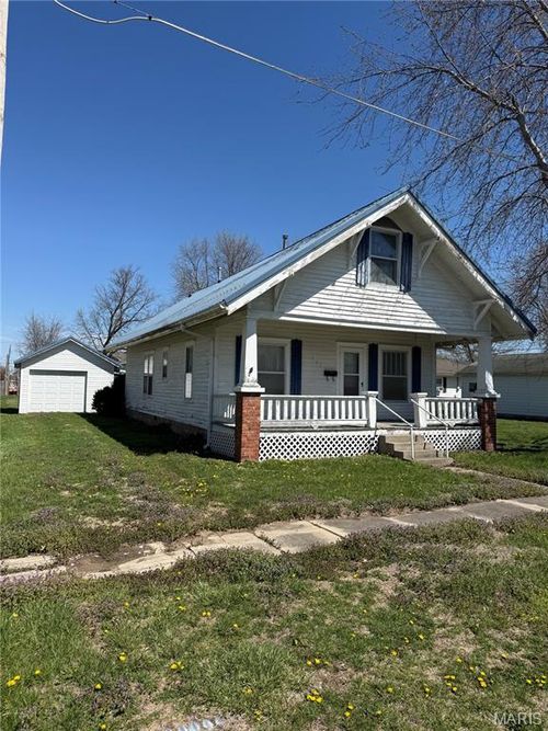 111 W Caldwell St, La Plata, MO, 63549-1123 | Card Image