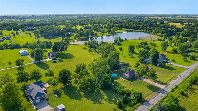 Bird's eye view of a large body of water | Image 33