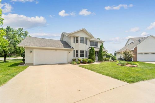 4710 Donald Dr, Cedar Falls, IA, 50613-7003 | Card Image