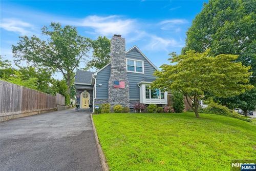 165 Pine St, Hackensack, NJ, 07601-3817 | Card Image
