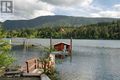 8604 N Shore Rd, House other with 3 bedrooms, 1 bathrooms and 6 parking in Lake Cowichan BC | Image 2