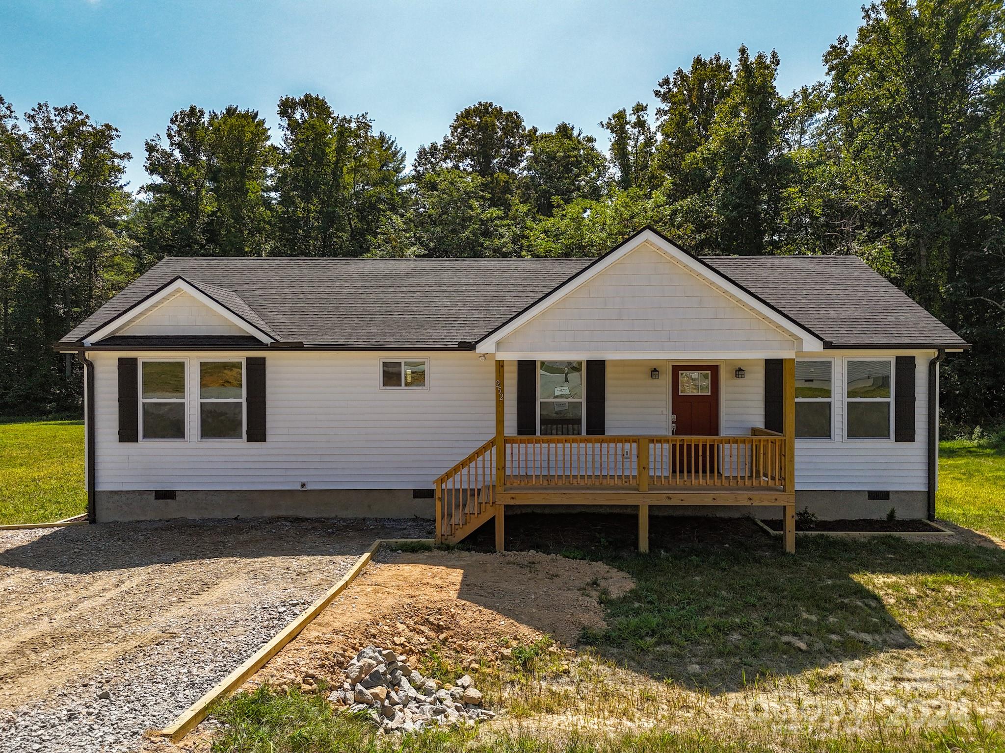 Tuttle Rd, Hendersonville, NC 28792