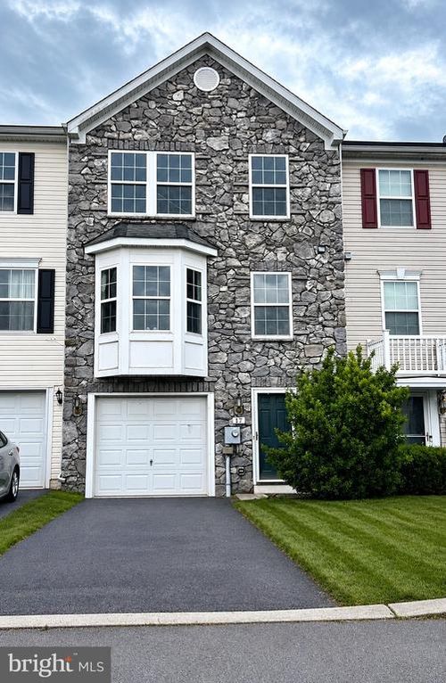 17 Snead Dr, MARTINSBURG, WV, 25405-5713 | Card Image