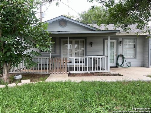 116 N Matlock St, Poth, TX, 78147 | Card Image