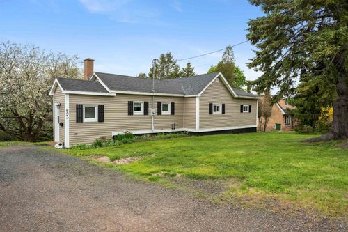 693 Lorne Street, New Glasgow, NS, B2H4L5 | Card Image
