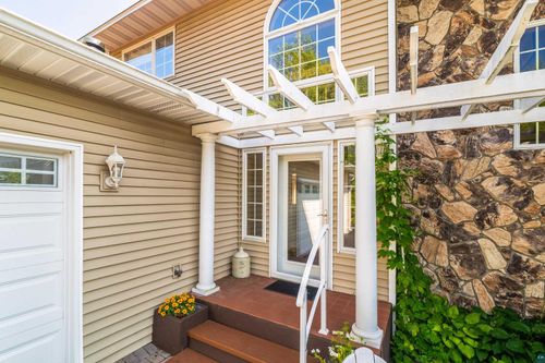 2133 Ponderosa Cir, Duluth, MN, 55811-1960 | Card Image