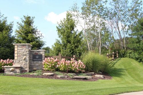 56-3844 Upper Lake Ct Ne, Grand Rapids, MI, 49525-8624 | Card Image