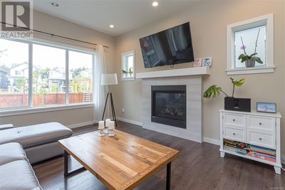 402 Bonaparte St, House other with 3 bedrooms, 3 bathrooms and 3 parking in Victoria BC | Image 3