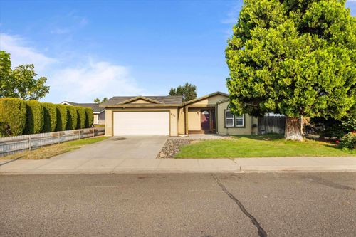 611 N Waldemar Ave, Pasco, WA, 99301-5926 | Card Image