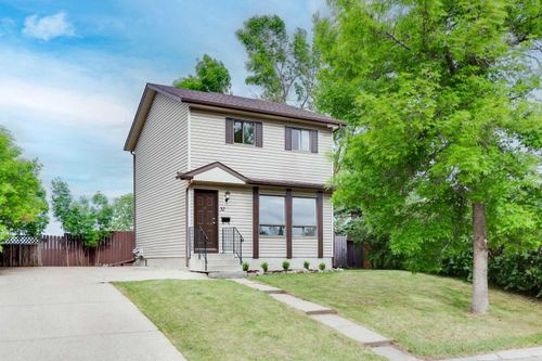 32 Castleglen Way Ne, Calgary, AB, T3J1T3 | Card Image