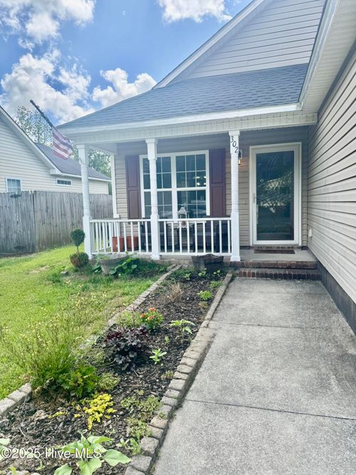 302 Mattocks Ave, Maysville, NC, 28555-9391 | Card Image
