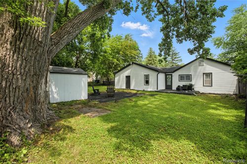8411 Hugh St, Westland, MI, 48185-1840 | Card Image