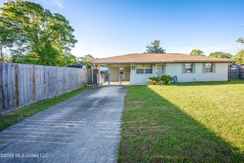 315 Poplar Dr, Ocean Springs, MS, 39564-4121 | Card Image