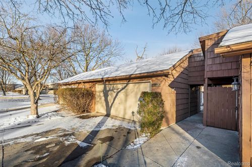 42467 Eldon Ave, Clinton Township, MI, 48038-1719 | Card Image