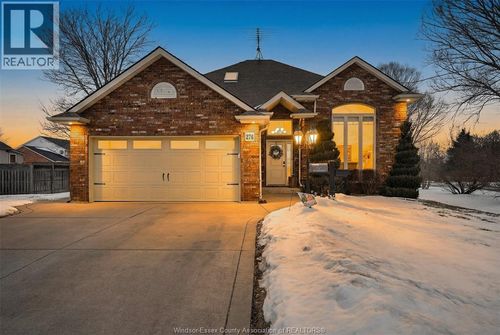 276 Texas Rd, Amherstburg, ON, N9V2R7 | Card Image