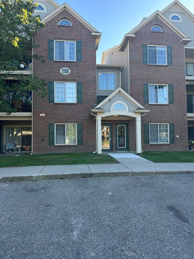 12101 Pinehurst Ln, Condo with 2 bedrooms, 2 bathrooms and null parking in Grand Blanc MI | Image 5