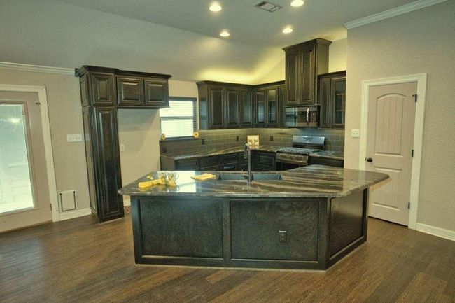 107 Brazos Ct, House other with 3 bedrooms, 2 bathrooms and 2 parking in Richwood TX | Image 8
