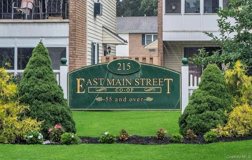 37-215 Main St, Islip, NY, 11751-3435 | Card Image