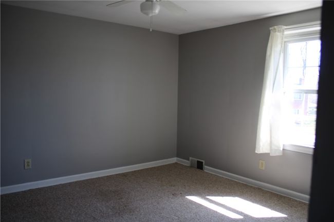 217 S Shady Ave, Condo with 3 bedrooms, 1 bathrooms and 1 parking in Houston PA | Image 16
