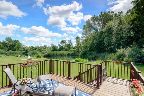 42773 Colonial Rd, Belleville, MI, 48111-3318 | Card Image