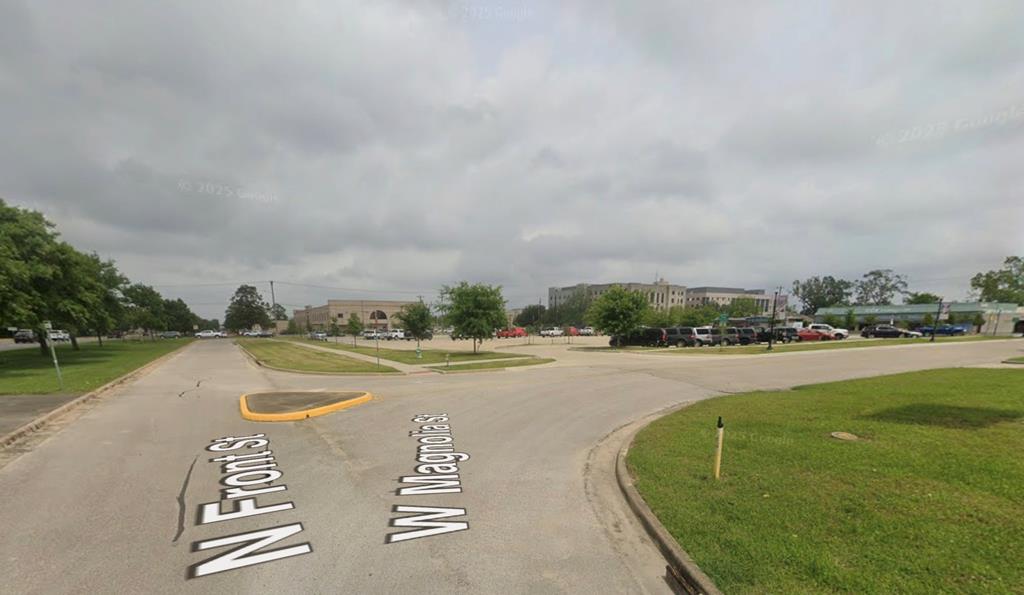 310 N Velasco St, Angleton, TX 77515